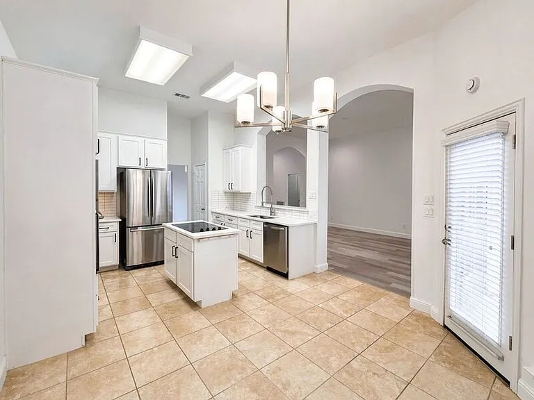 3867 Ridgelake Ct — Photo 6