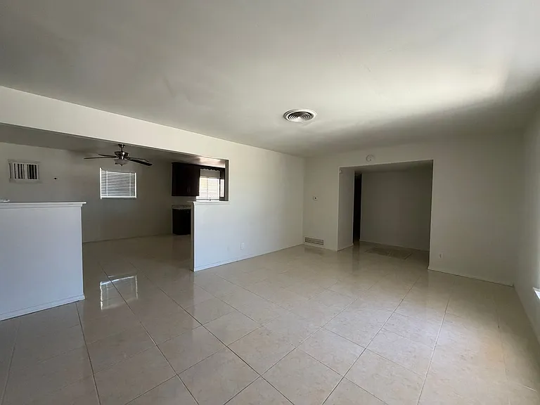 29205 Exeter St — Photo 12