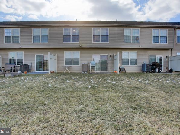 735 Bassett Dr, Chambersburg, PA 17201