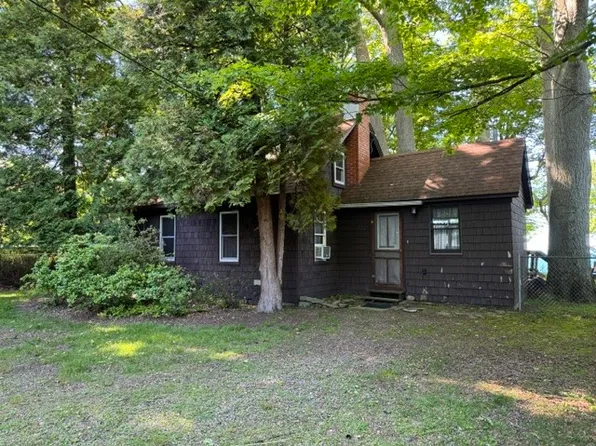 10634 N Edgewood Dr, Lake City, PA 16423
