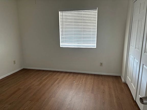 4th image of 10335 W Hazelwood Ave