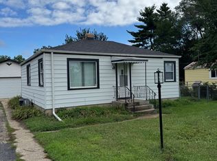 216 Winona Dr, Machesney Park, IL 61115