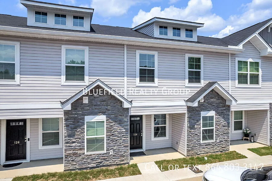 Modern 2-Bedroom, 2.5-Bath Townhome with Stylish Living in Simpsonville $1,585/mo rent — Photo 3