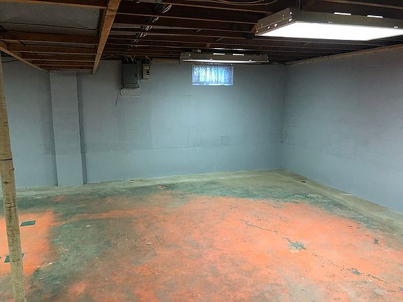 3rd image of 10571 Heltman Ave NE