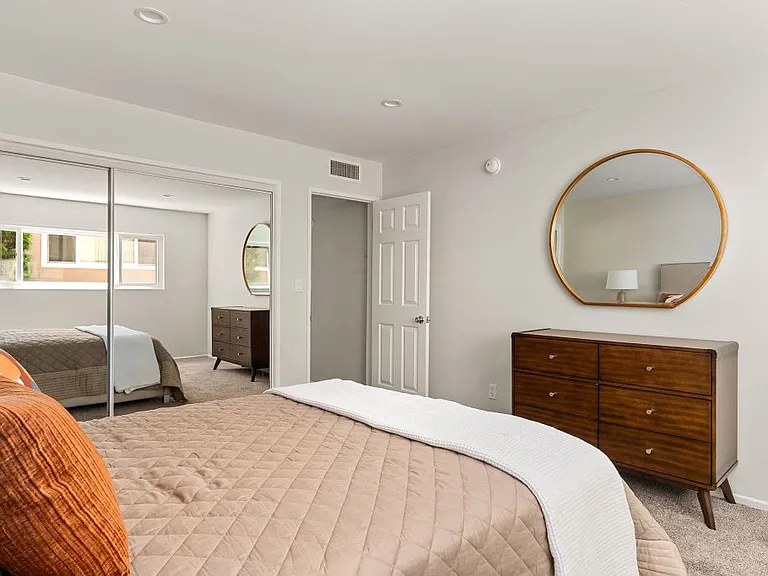 Lombardi Apartments — Photo 7