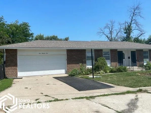 409 E 10th St, Tama, IA 52339