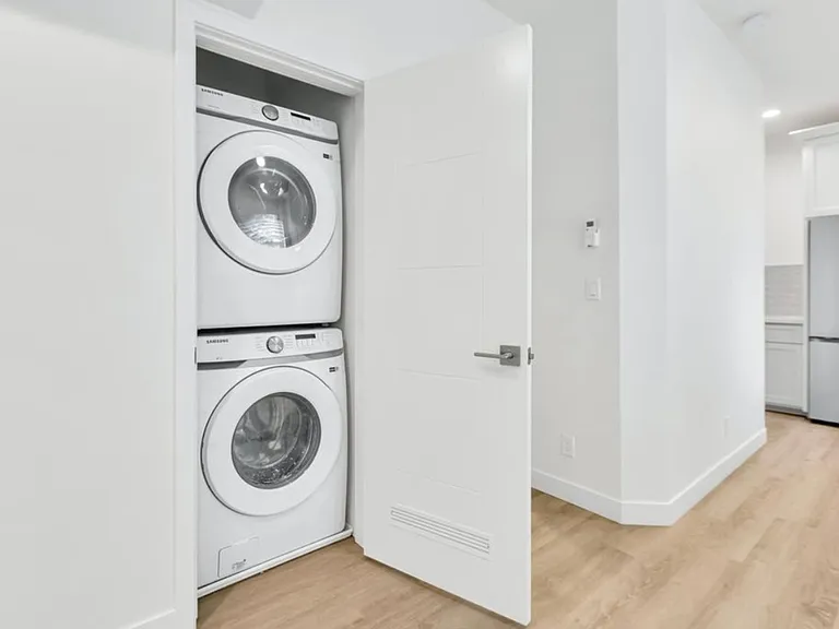 2 bedroom / 1 bath | Midtown Duplex Available Now — Photo 16