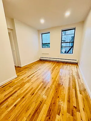 Living room, photo 2