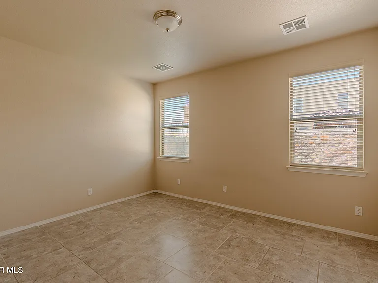 12485 Knightsbridge Dr — Photo 32