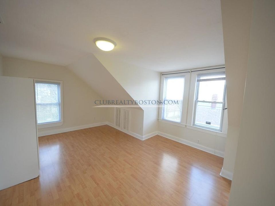 2nd image of 21 Cushing St