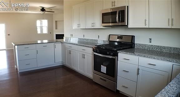 Gorgeous farmhouse-style kitchen complete with stainless steel appliances & granite tops.