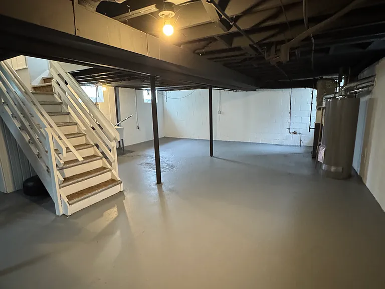 8904 Robson St — Photo 20