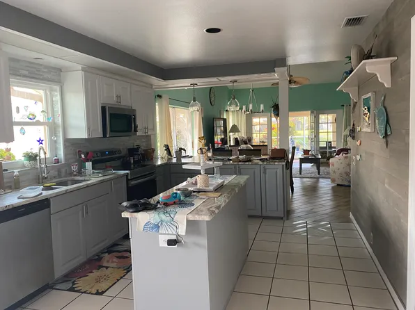 4028 Murfield Dr E, Bradenton, FL 34203