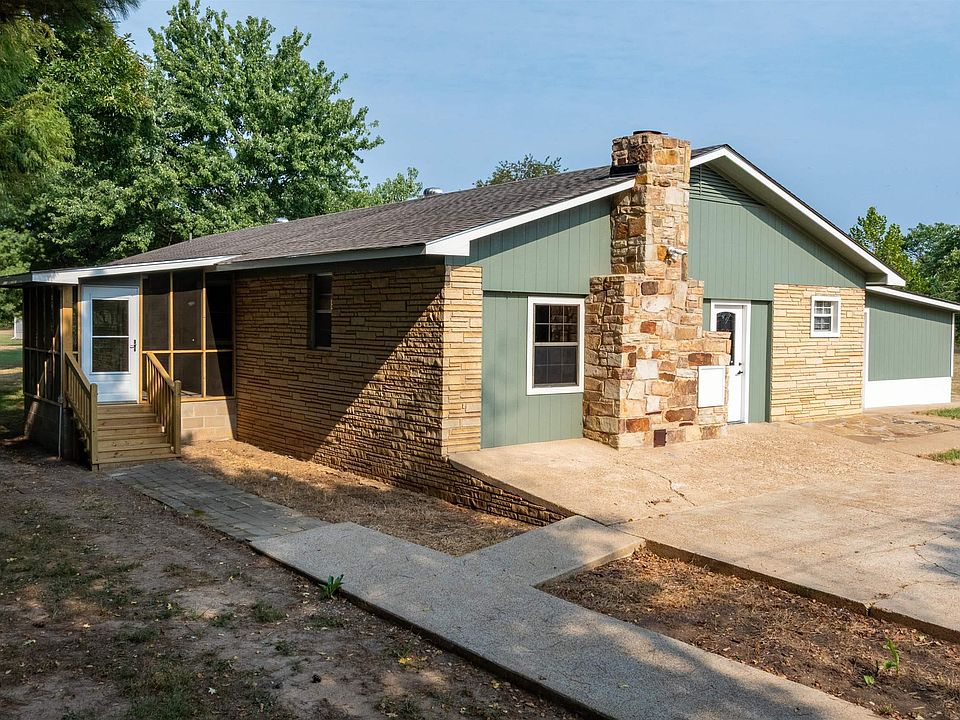 1st image of 55 Hall Dr