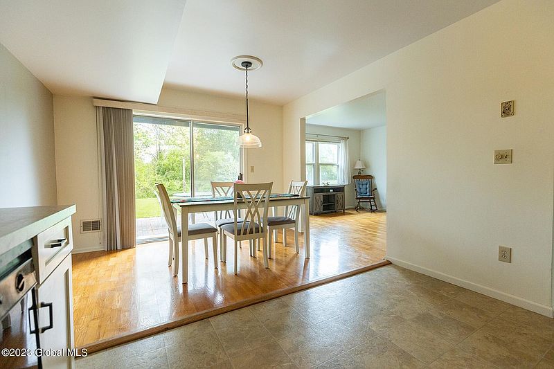 5th image of 44 Esplande Street