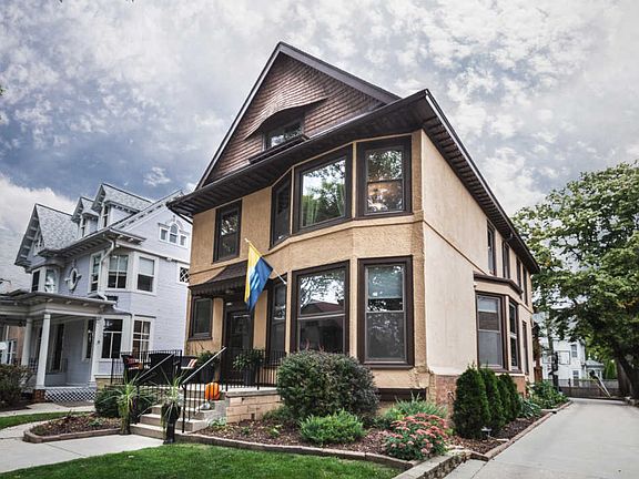 2nd image of 2822 N Shepard Ave #2824