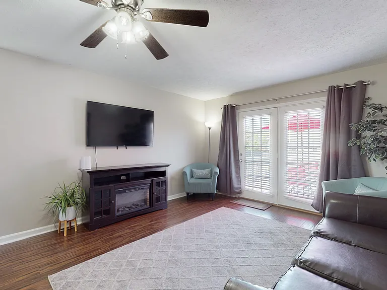 344 Pioneer Dr — Photo 4