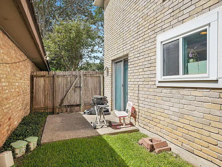 2639 Country Square St — Photo 28