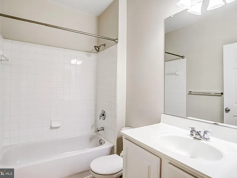 42526 Mayflower Ter — Photo 26