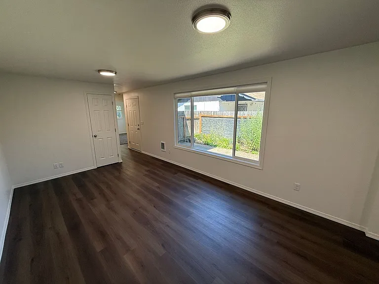 1505 NW Highland Dr — Photo 3