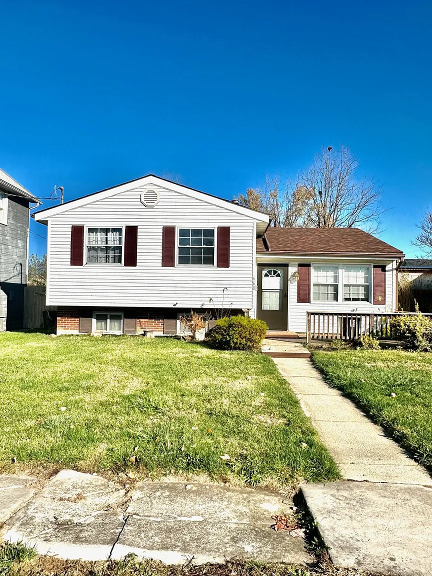 668 Wood St photo 1