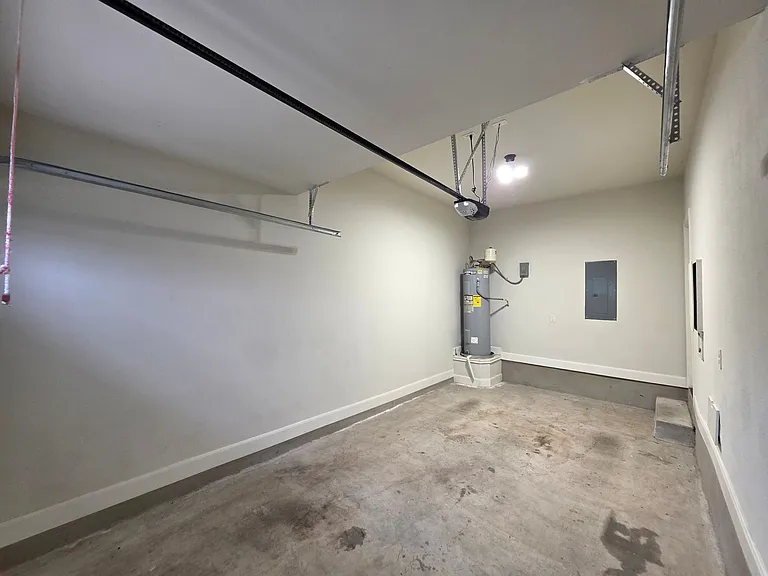 6423 Melanzane Ave #4 — Photo 15