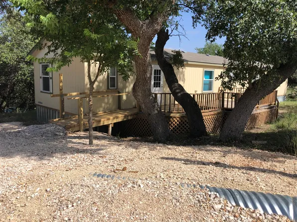 455 Tejas Trl, Bandera, TX 78003