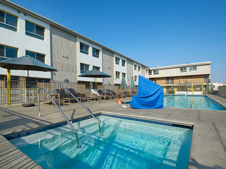 Echo Designer Loft Apartments — Photo 11
