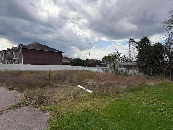 3rd image of 113 Ashland Dr