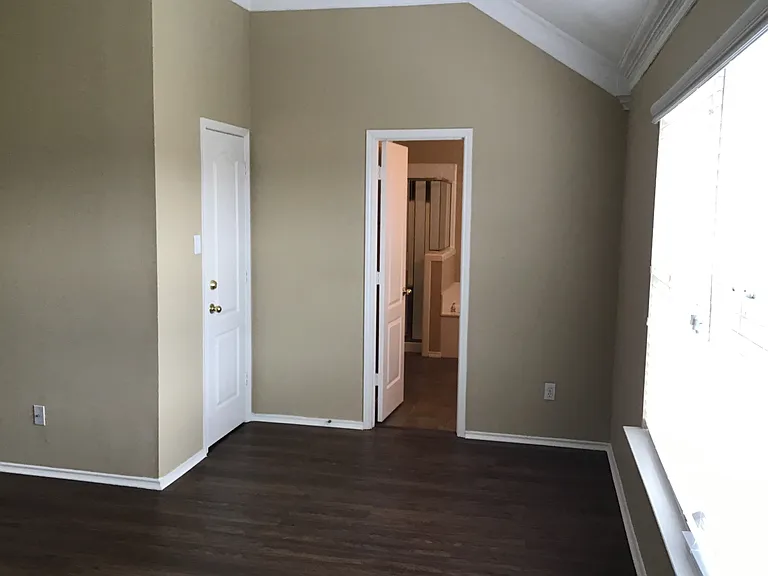 129 Hanover St — Photo 14