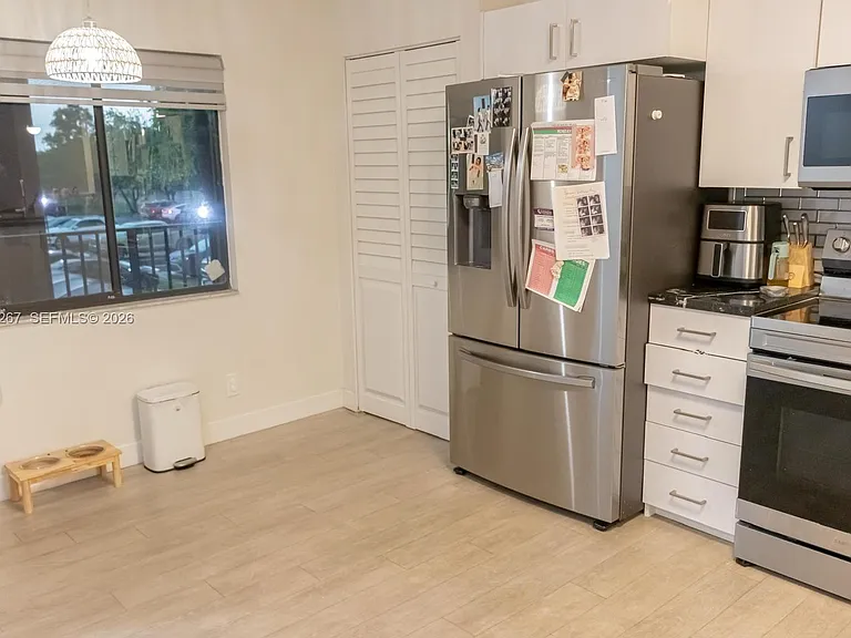 2200 S Cypress Bend Dr #204 — Photo 2