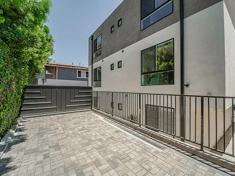1321 Bates Ave #1323-1/2 — Photo 56