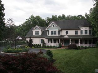 765 Colonial Rd, Franklin Lakes, NJ 07417