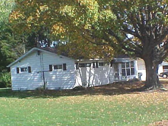3rd image of 1325 Center Dr