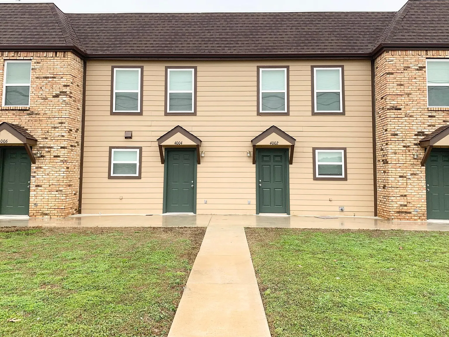 2 bed, 1.5 bath, 1000 sqft, $1,605 — Photo 1