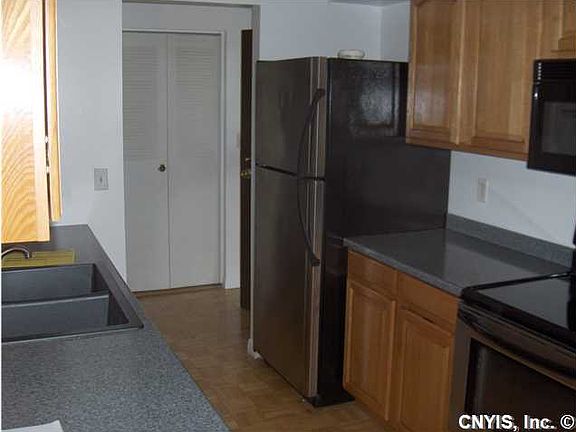 3rd image of 479 Idlewood Blvd