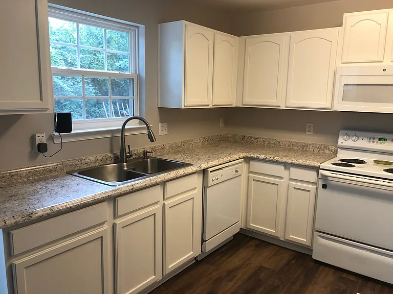 Merlot kitchen3_08272019