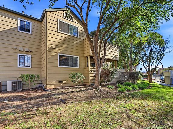 4th image of 3241 Heather Ridge Ct