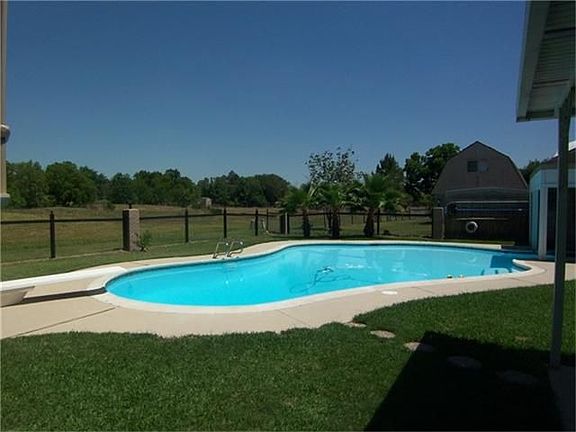 4th image of 389 Dawn Hill Dr