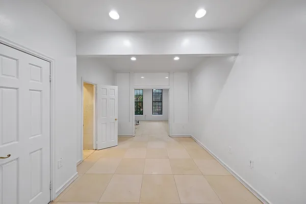 Rented by Skyhigh Realty NYC LLC | media 6