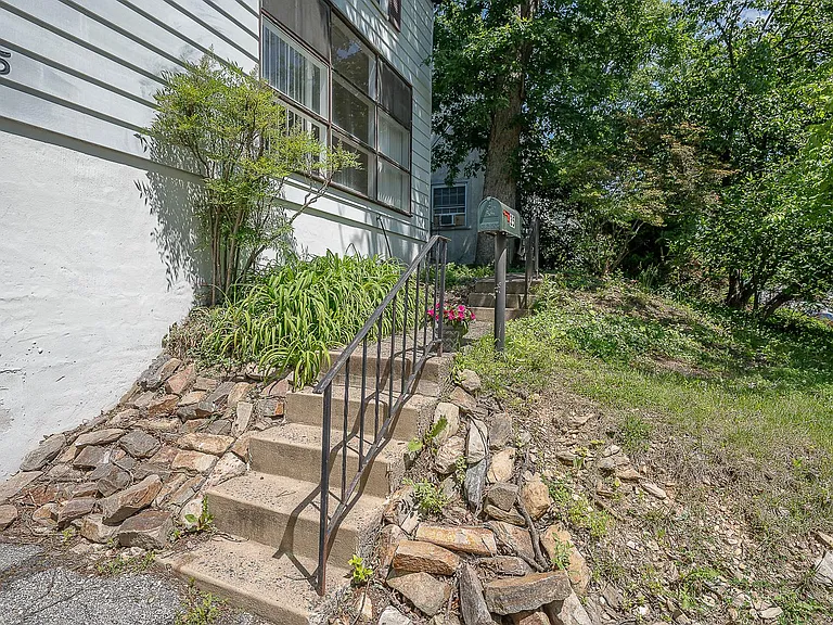 35 Eastwood Rd — Photo 2