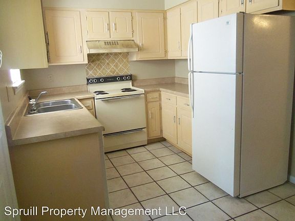 3rd image of 138 Park Cir #B