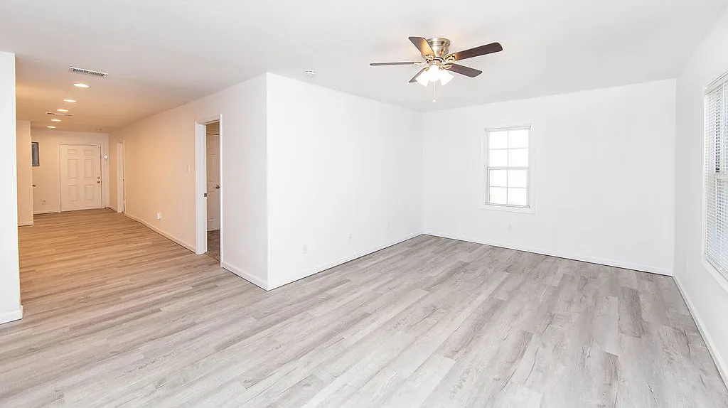 4 bed, 1320 sqft, $1,800 — Photo 4