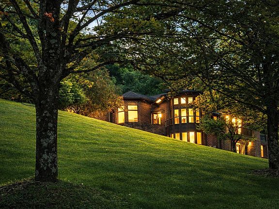 4th image of 102 Hunters Ridge Rd