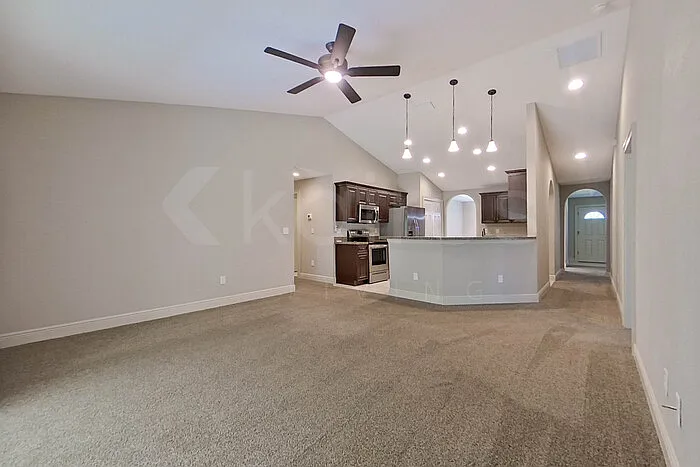 3 bed, 2.0 bath, 1936 sqft, $1,945 — Photo 3