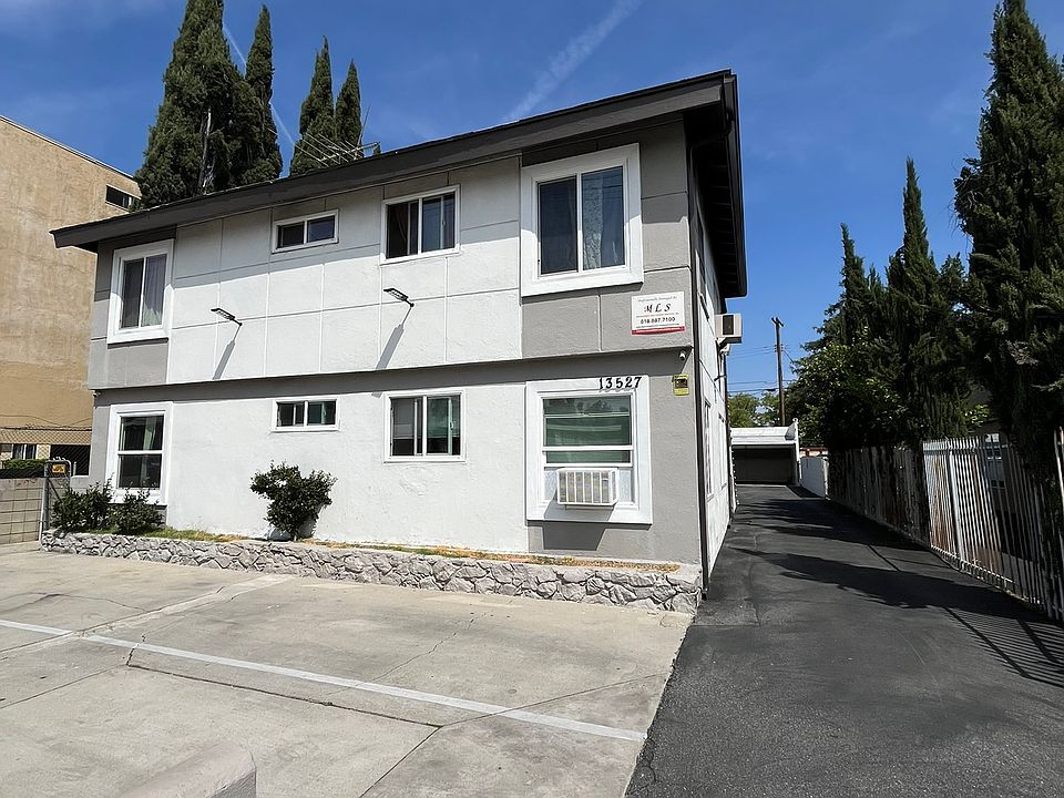 1st image of 13527 Victory Blvd #6