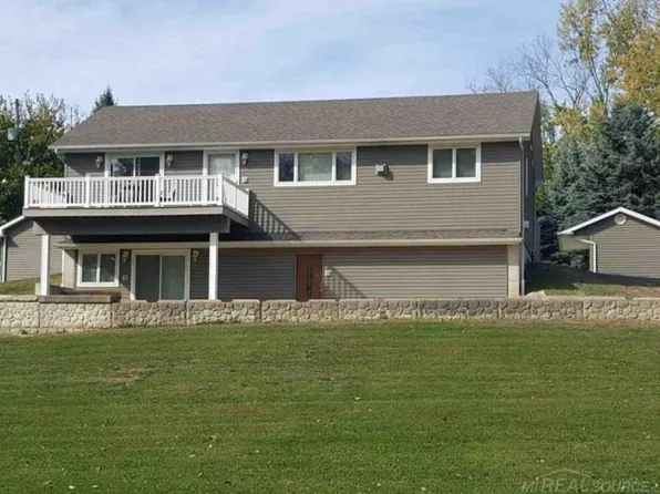 10920 Woodbrook Dr, Cement City, MI 49233