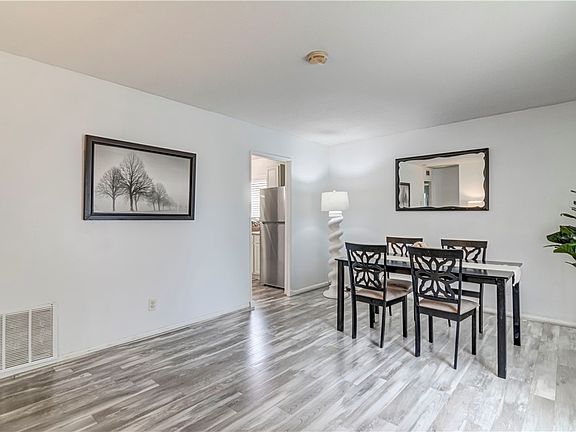 4th image of 11 Meadow Terrace Dr