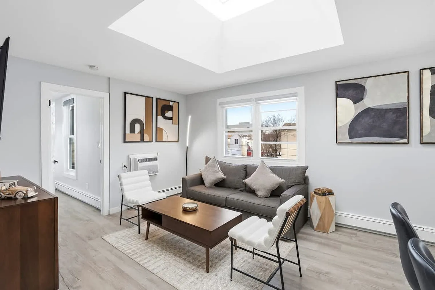 2 bed, 1.0 bath, 1496 sqft, $4,626 — Photo 3