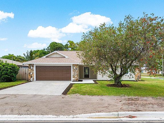 3rd image of 1614 SE Floresta Drive